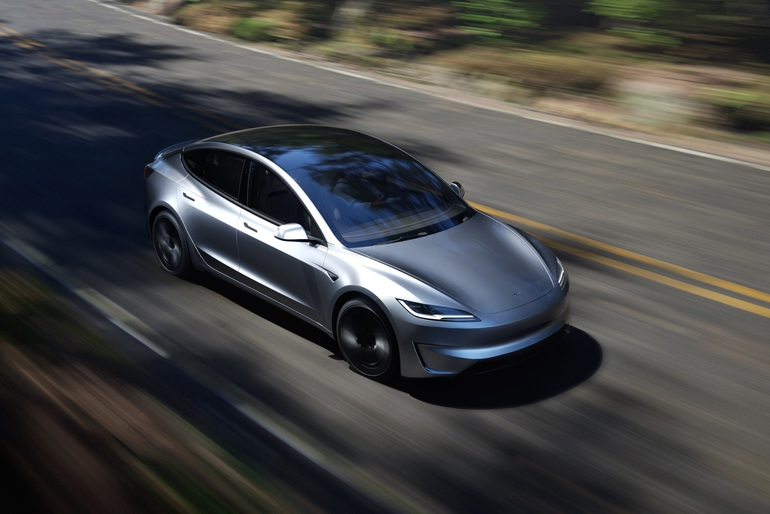 Владельцы Tesla жалуются на некорректность работы системы автоматического экстренного торможения.