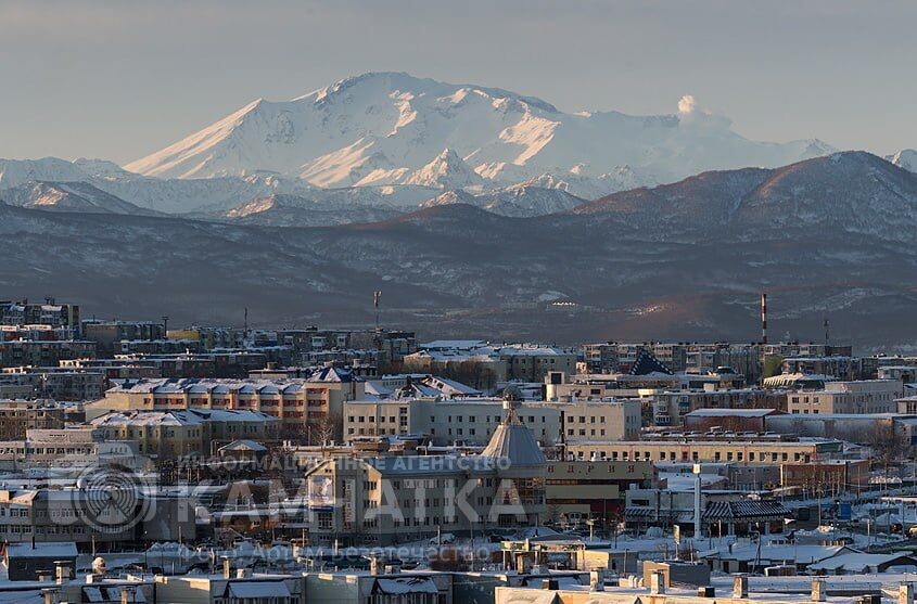 Петропавловск-Камчатский и вулкан Мутновский / Артем Безотечество / ИА «Камчатка»