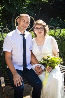 Шестого августа 2022 года он женился на милой девушке из Волгодонска -Анастасии. Их отношения развивались стремительно. Познакомились они в одной их социальных сетей. Встретились, и на второй день Сергей признался Насте в любви, а через неделю сделал предложение руки и сердца.