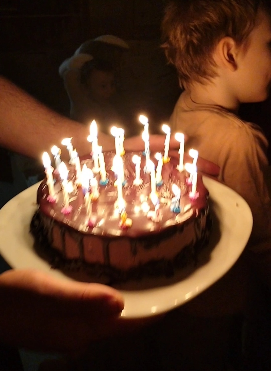 Двадцать семь именинных свечей