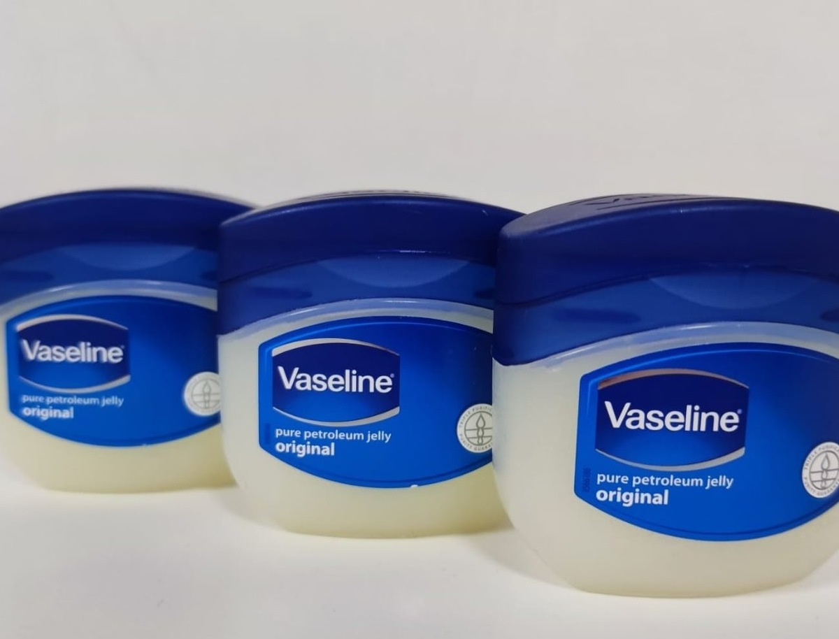 Как опытные хозяйки используют вазелин при уборке: способы, о которых не знает большинство / Фото: Pogovorim.by
