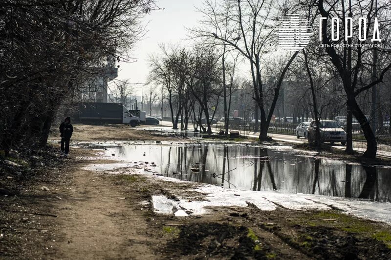 Канализационное "море" на улице Московской (фото: krd.gorod.space)