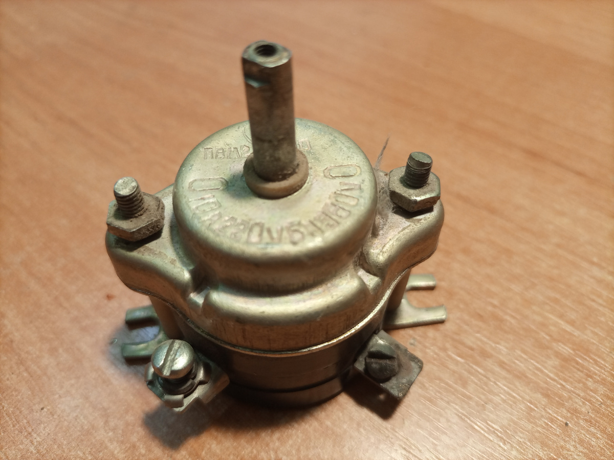 Винтики, гаечки железо