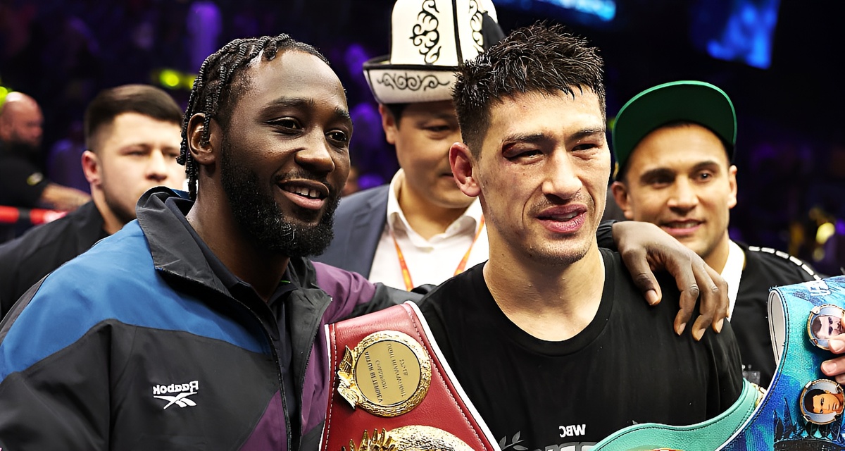 Теренс Кроуфорд поздравляет Дмитрия Бивола с победой