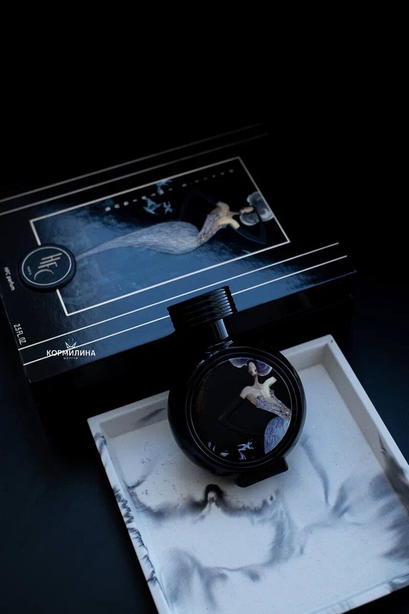 Композиция открывается экзотическим дуэтом из белого чая и османтуса. 

Нежный аккорд из нот сандала и флердоранжа наполняет сердце аромата. 

Чувственная база звучит интригующе благодаря необычному сочетанию кашмерана и ванили с сухим древесным аккордом.
🤎🤎🤎