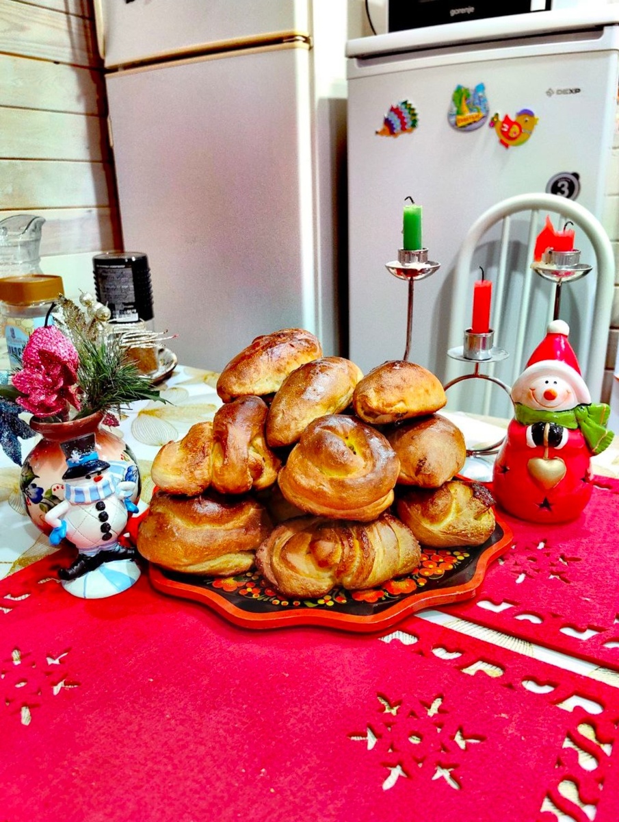 Ну или вот так. Тесто делала не сама- с магазина. 