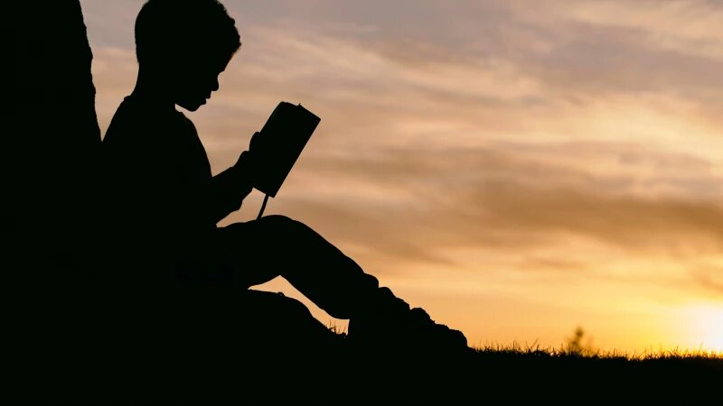     Ребенок в телефоне. unsplash.com