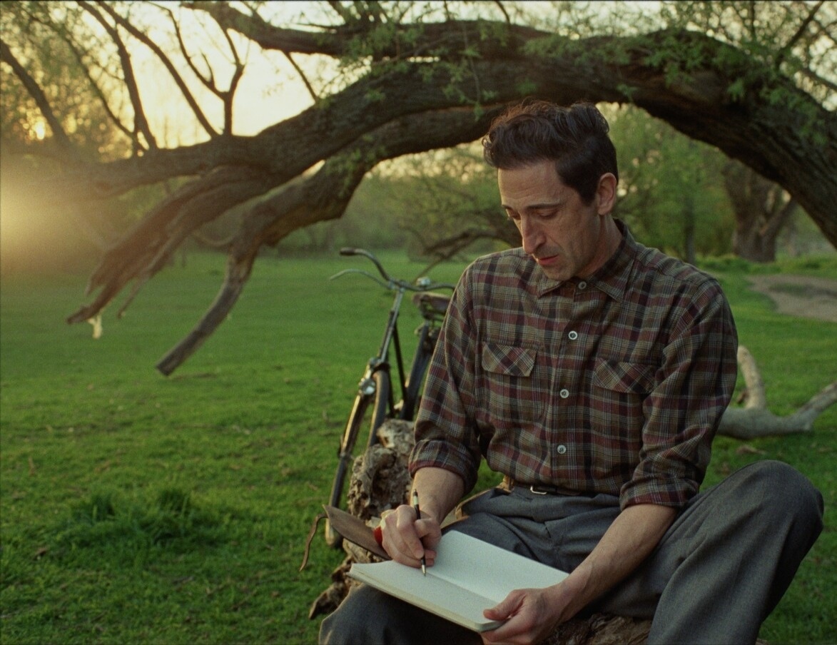 Кадр из фильма "Бруталист".