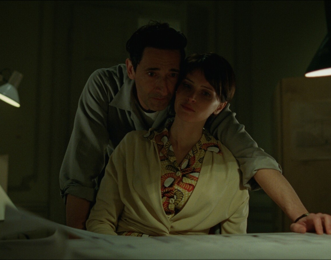 Кадр из фильма "Бруталист".