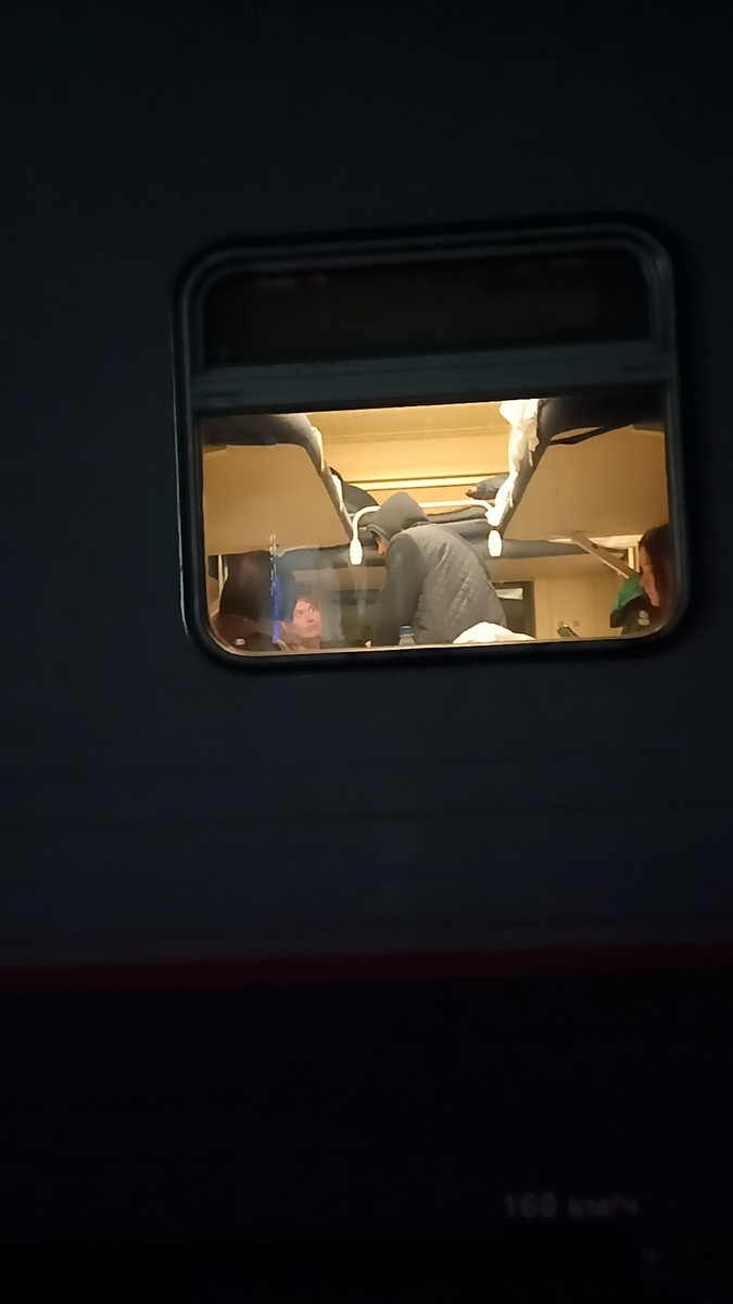 Посадили в поезд, убедились, что не вернется🫣