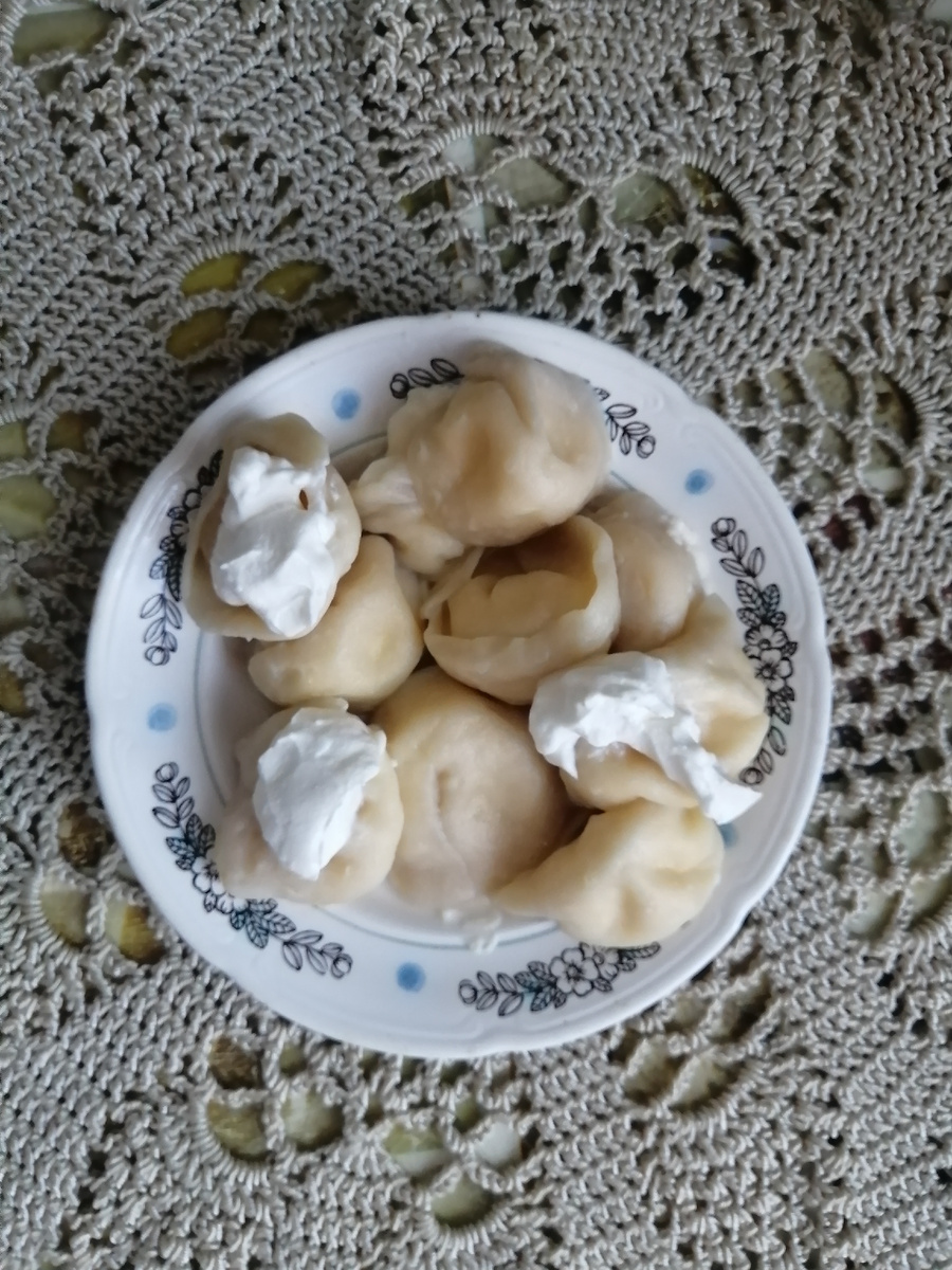 Вареники со сметаной. 