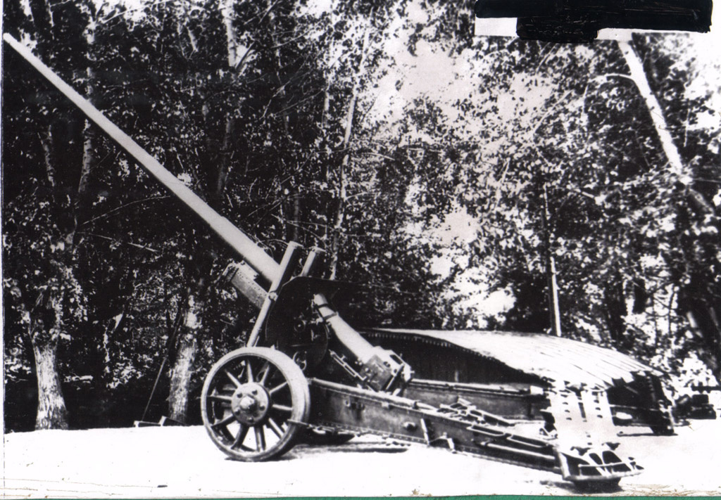 107-мм противотанковая пушка М-75, фото 1942 года.