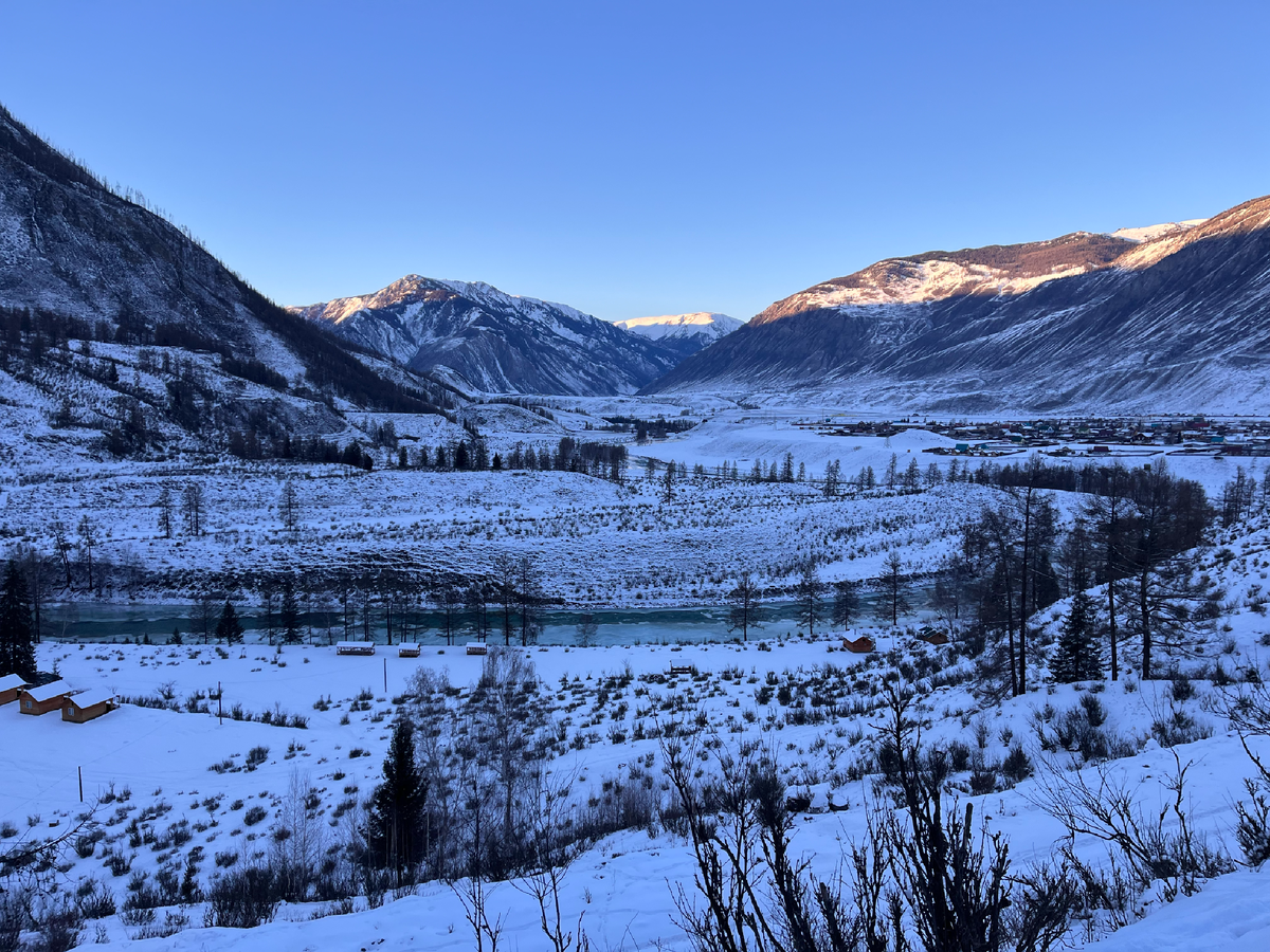 Вид на Чую и село Чибит