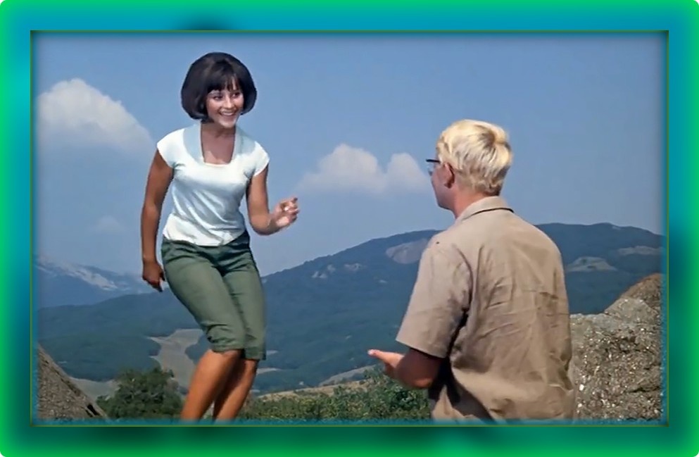 Спустился Ангел царственный с небес и вмиг заколдовал романтика-студента. 