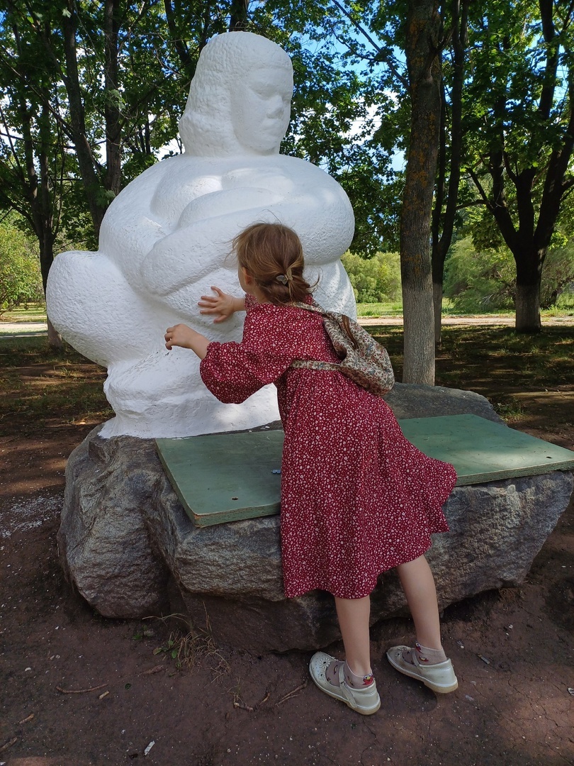 скульптура Мать с ребенком