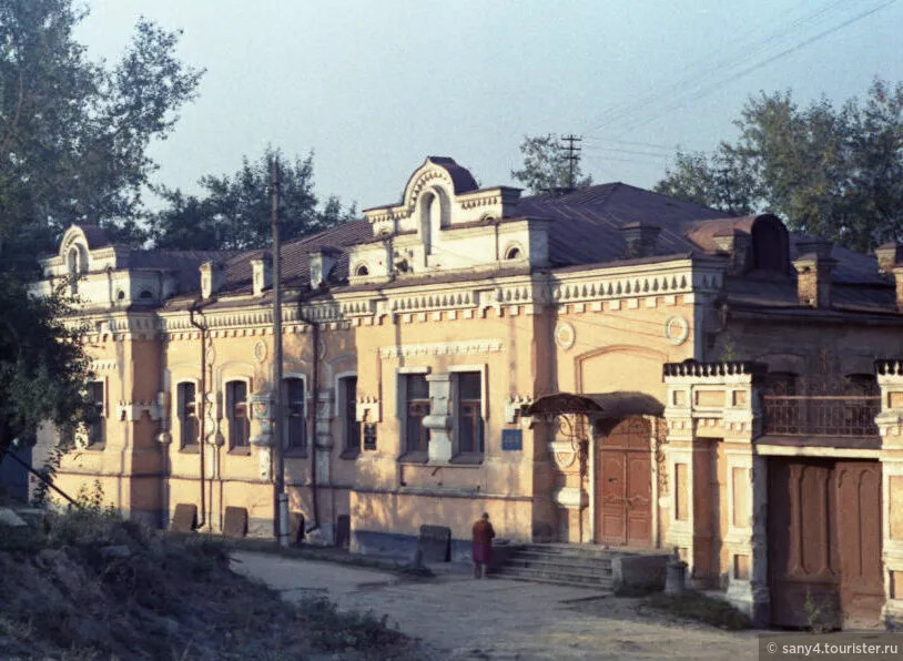 Дом инженера Ипатьева незадолго до сноса. 1977 г.