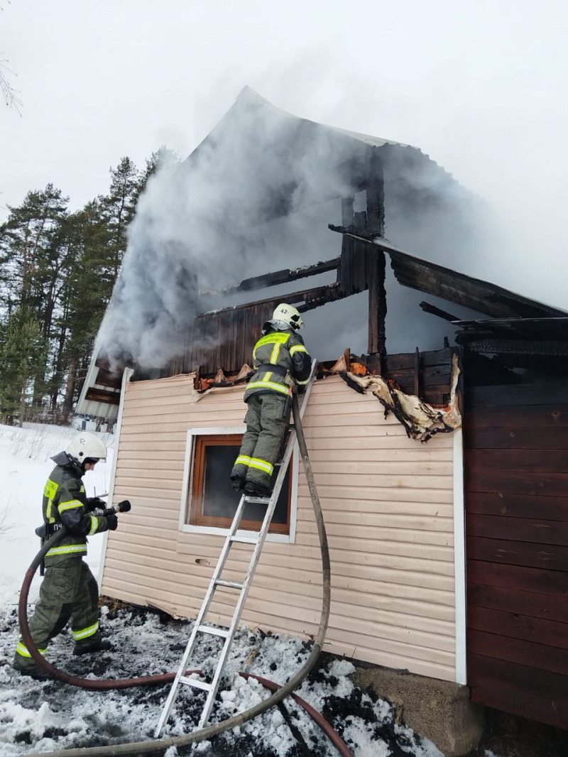    Деревянный дом вспыхнул в КарелииГоскомитет по безопасности Карелии