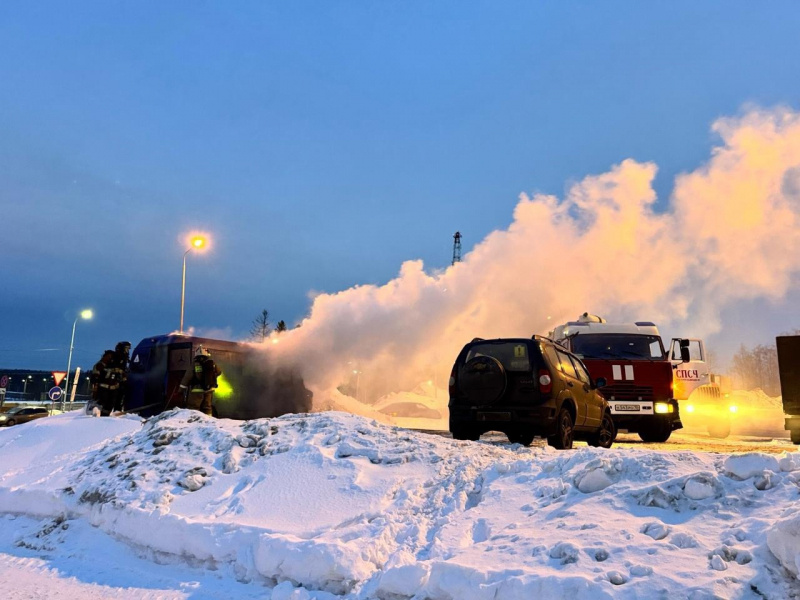    Город в огне: Пять автомобилей сгорели в Петрозаводскепаблик "Подслушано у водителей Птз и Карелии"