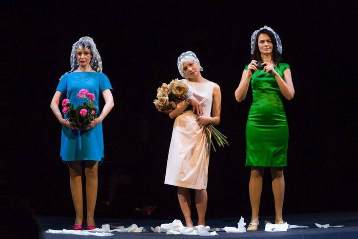    Фото: Спектакль «Три сестры» в театре Ленсовета