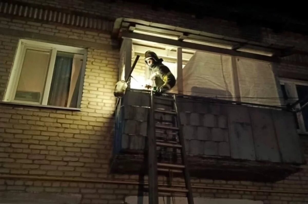    На Алтае двое малолетних детей оказались заперты в квартире