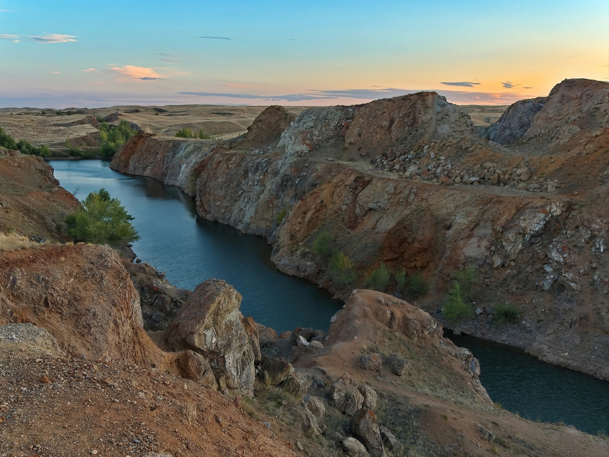 Озеро Забой г.Новотроицк. Бывший карьер.