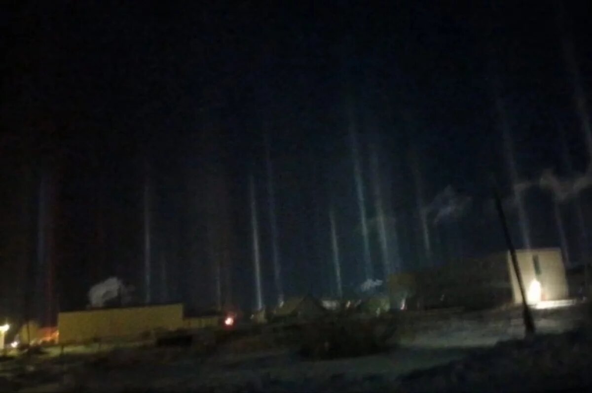    Саратовцы заметили необычные световые столбы в небе