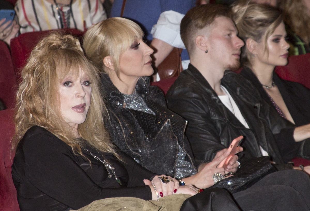 Алла Пугачева активно живет на пенсии — ходит на культурные мероприятия. Фото: globallookpress.com