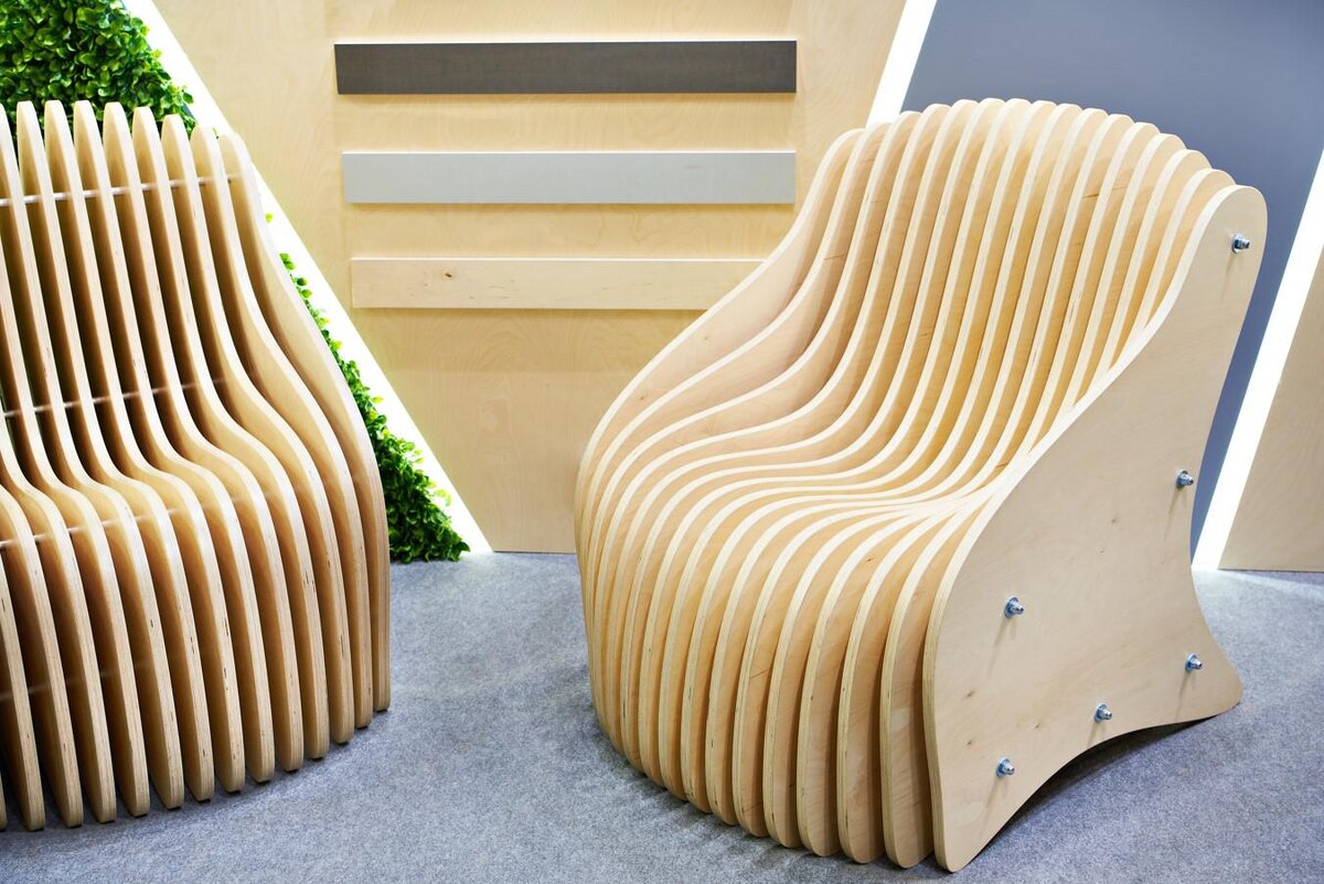 Sergey Ryzhov / Shutterstock / FOTODOM📷Несмотря на то что фанера бывает повышенной влагостойкости, прямой и длительный контакт с водой ей противопоказан