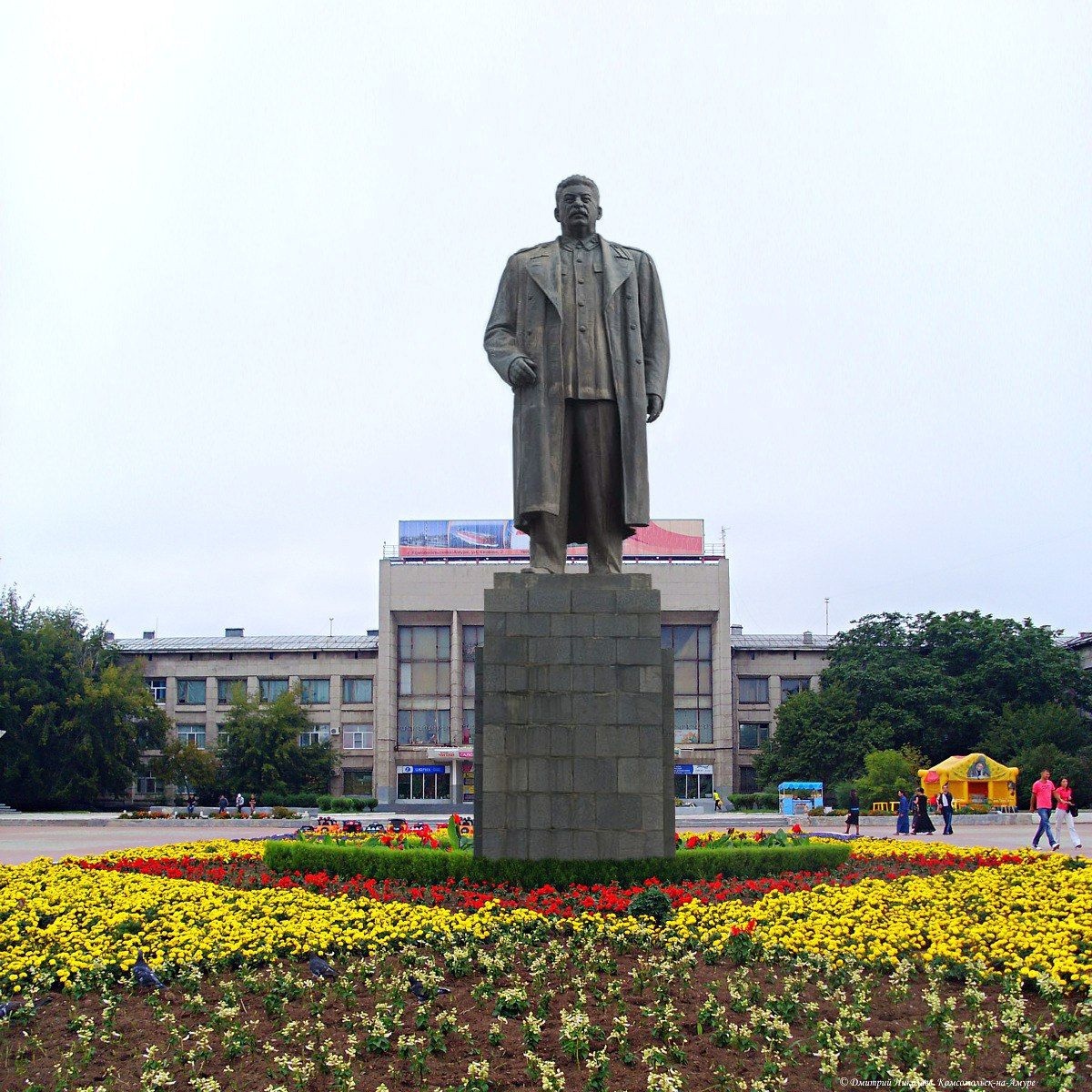 Так мог бы выглядеть памятник И.В. Сталину в Комсомольске-на-Амуре (фотомонтаж)