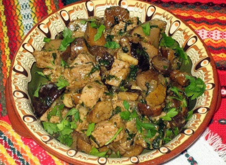 Фото материал взят из общего доступа https://povar.ru/recipes/kavarma_iz_baraniny-18577.html Обратите внимание: Картинка является иллюстрацией и не обязательно отражает точный результат приготовления по этому рецепту. Внешний вид блюда может варьироваться в зависимости от индивидуальных особенностей и используемых ингредиентов.