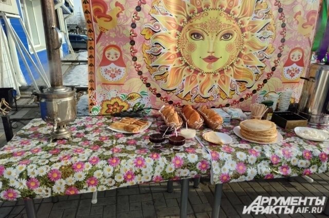    Масленичное настроение создали блины и чай с домашним вареньем Фото:  АиФ