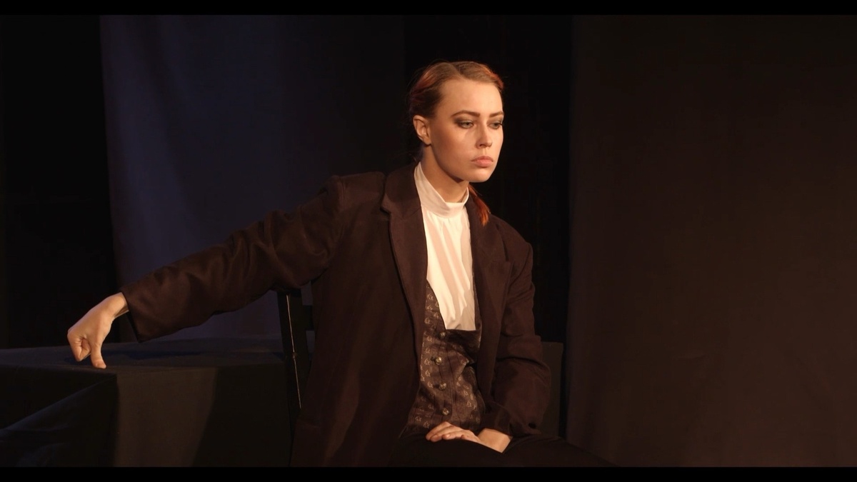 Дарья Воронцова в одном из образов спектакля "Иван Бунин. Четыре смерти про любовь"