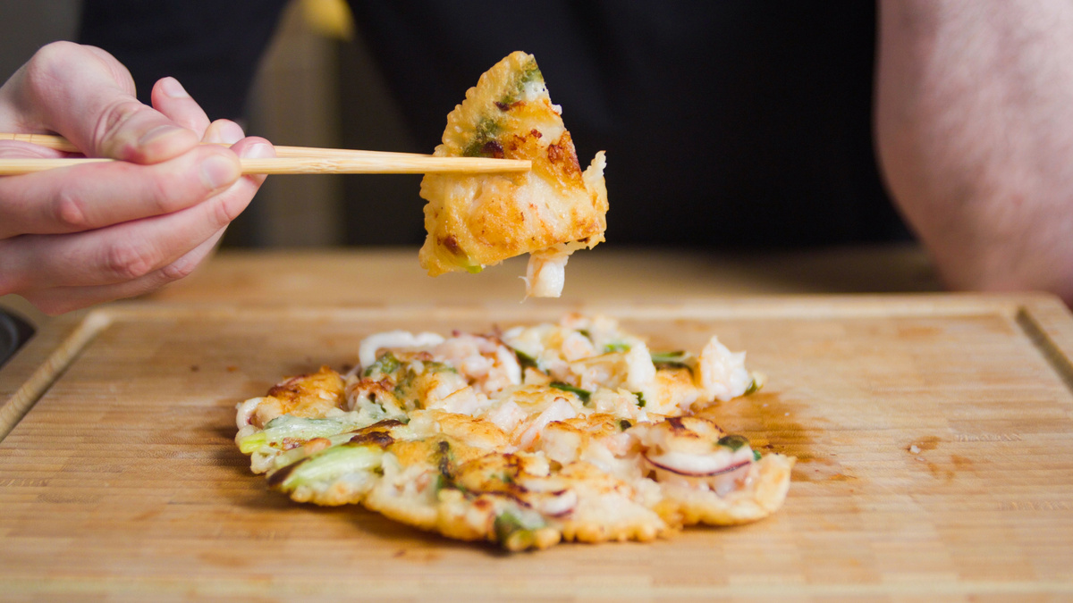 Хемуль Паджон - блины с морепродуктами и зеленым луком.