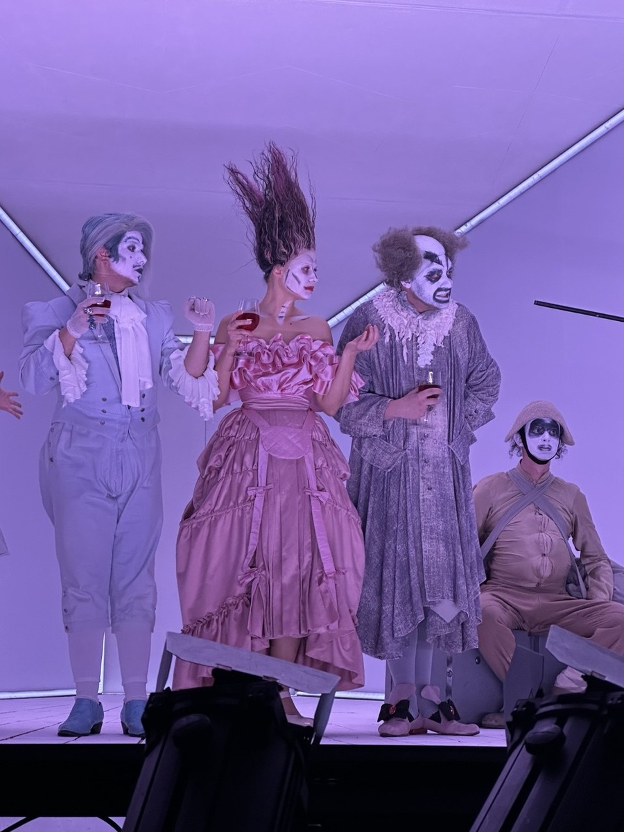 Слева направо : Дамис (Павел Комаров), Эльмира (Александра Басова), Клеант (Филипп Котов). Фото автора.