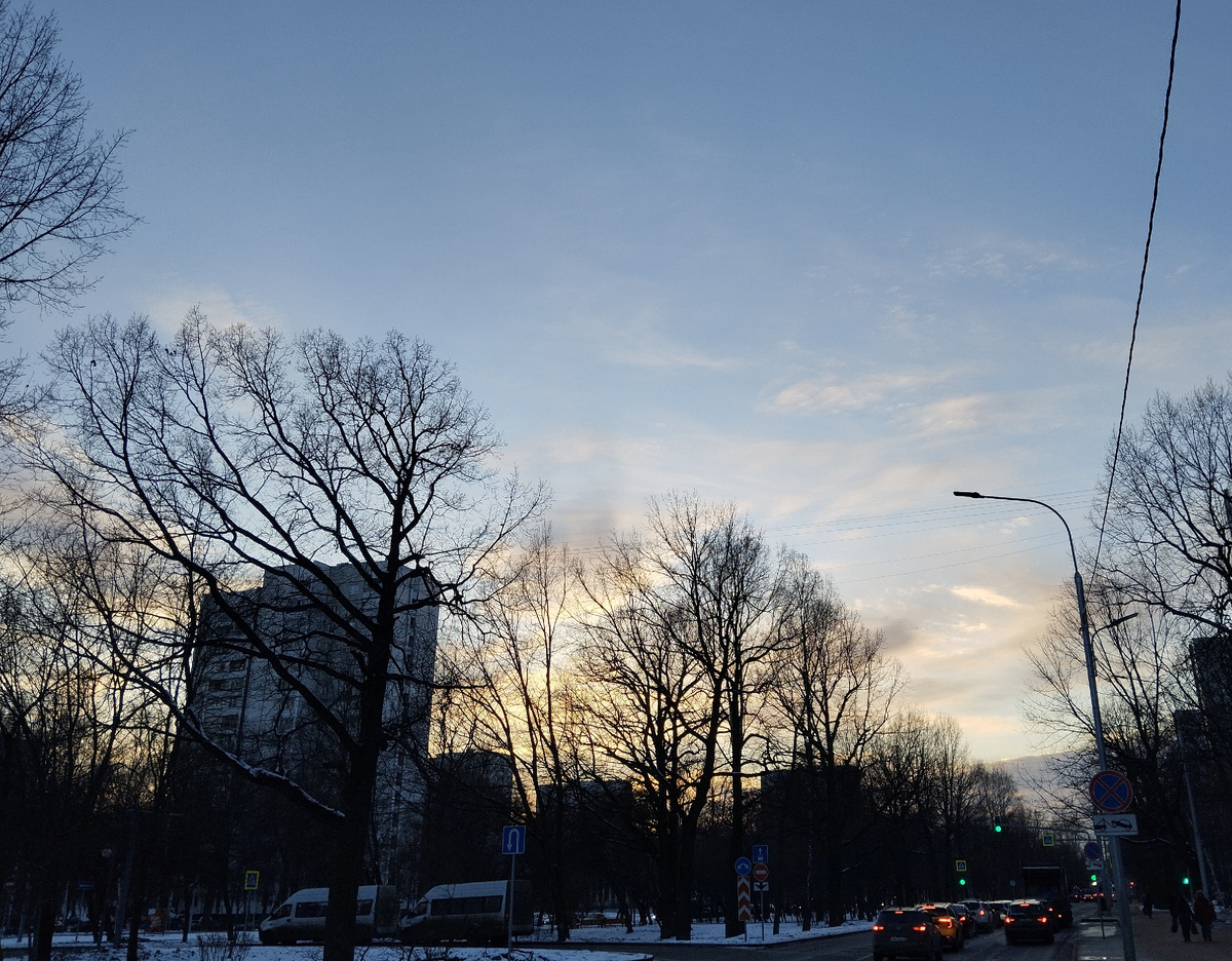 Февраль. Вечереет. ЗДЕСЬ и далее фото автора и(или) из личного архива автора, если не указано иначе.