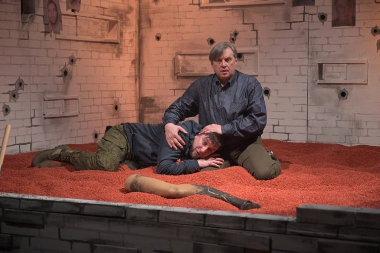    В Орске представили спектакль, основанный на реальной истории бойца СВО Оренбуржье