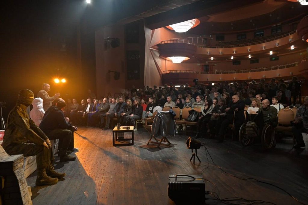    В Орске представили спектакль, основанный на реальной истории бойца СВО Оренбуржье