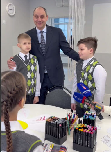    Денис Паслер: После капремонта мы видим современную, яркую школу Марина Шарт