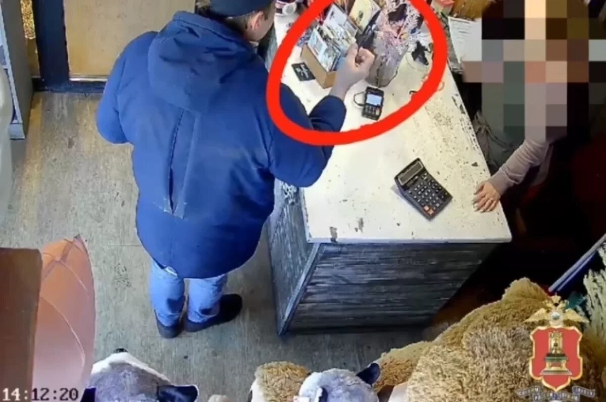    Тверичанин украл розу, угрожая продавщице ножом