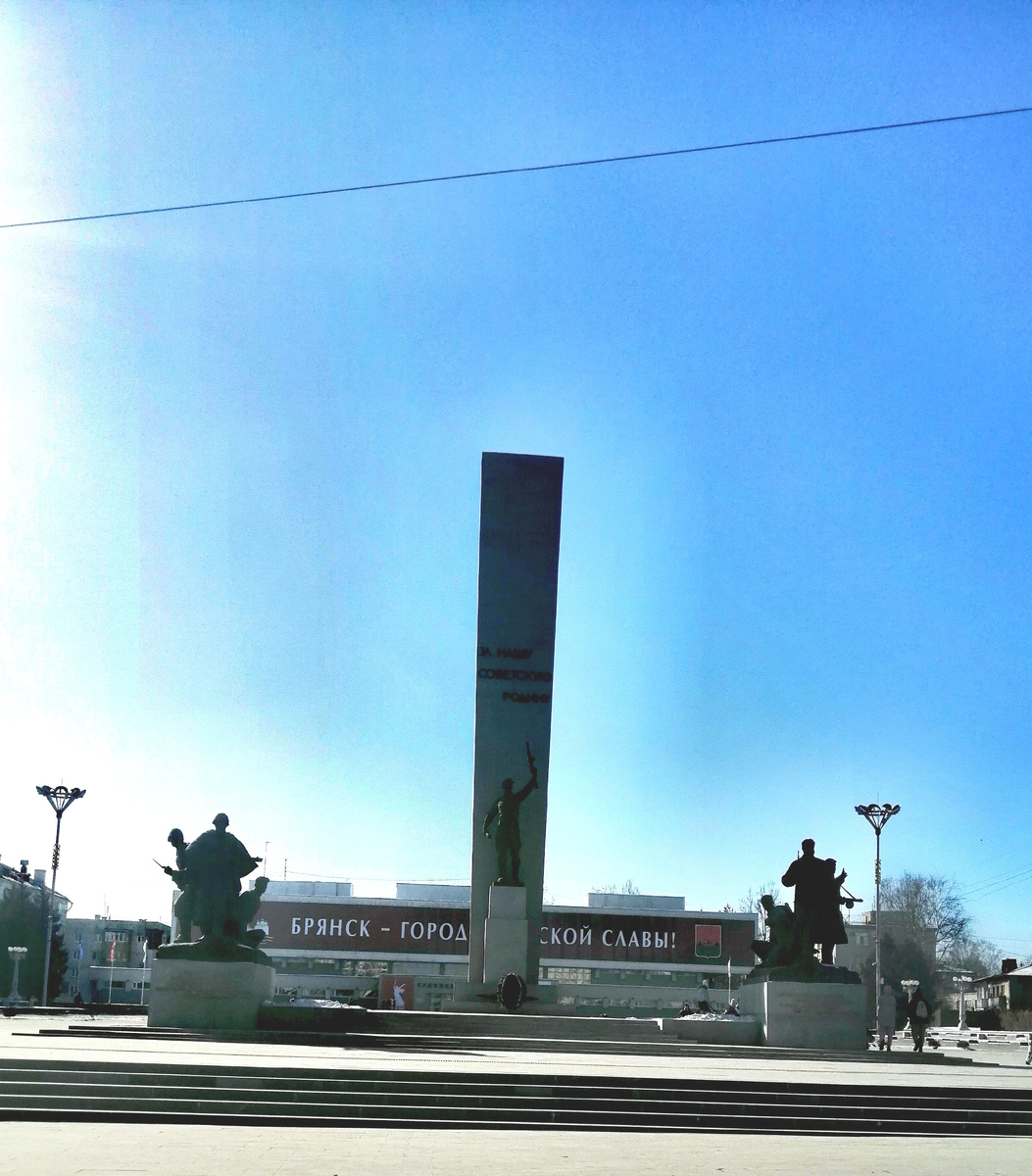 Гуляю по площади Партизан