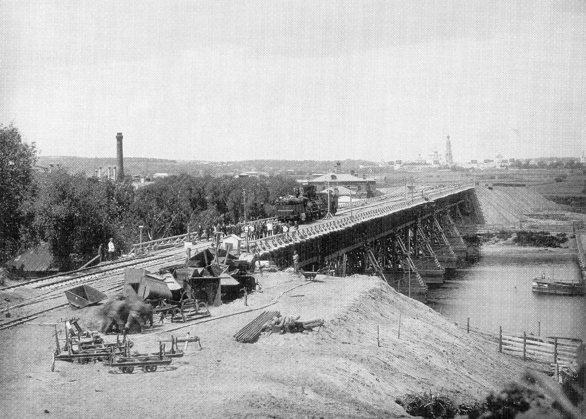 Временный деревянный мост в районе Нескучного сада. 1905 г. Фото с сайта: pastvu.com