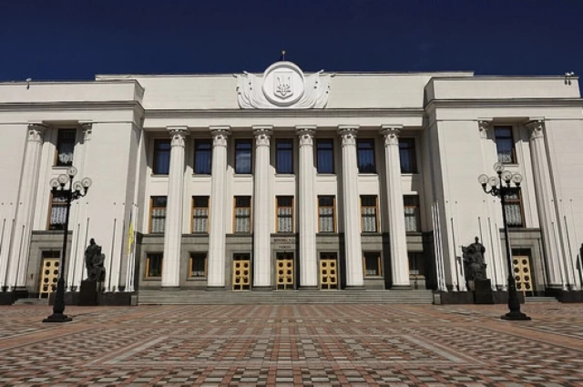    Рада со 2-й попытки поддержала проект о продлении полномочий Зеленского