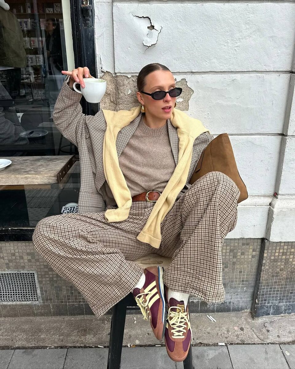 Мы собрали для вас самые крутые пары для ваших весенних выходов. Вдохновляемся луками мировых инфлюэнсиров и выбираем кеды по душе) 