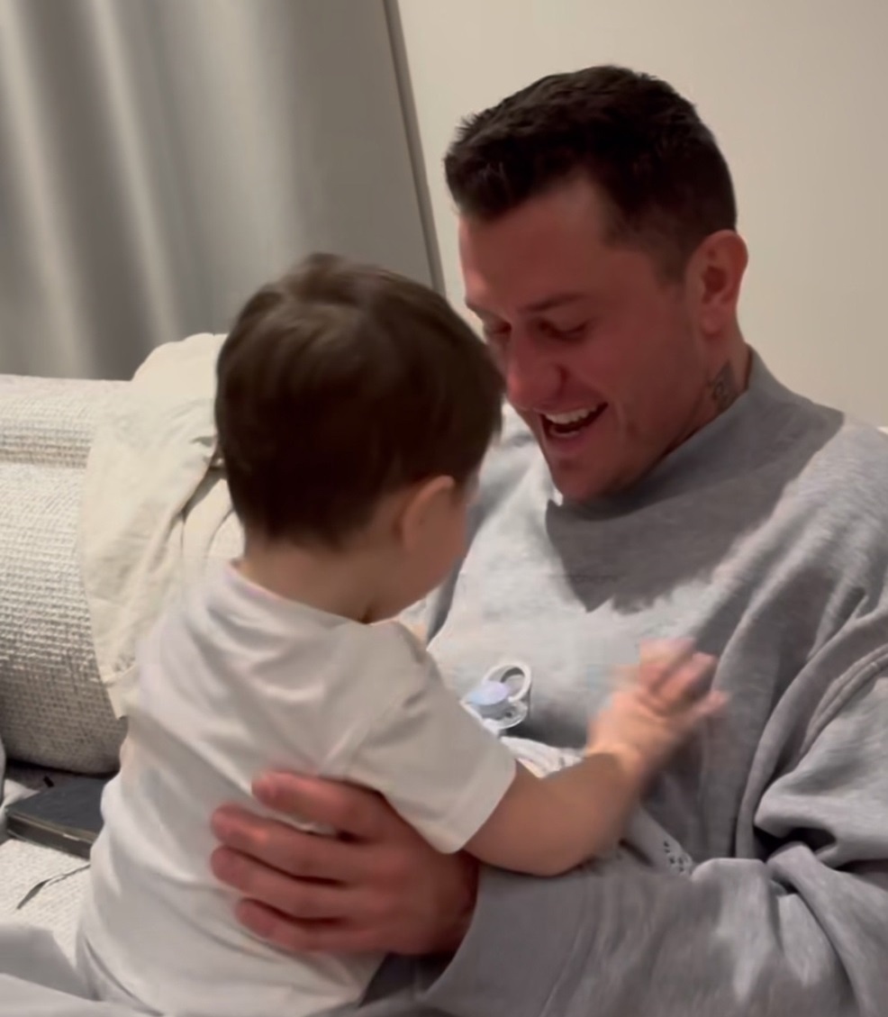 Павел Прилучный обожает проводить время со своим младшим сыном. Фото: социальные сети.