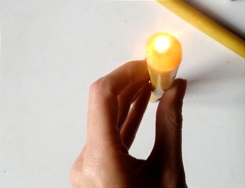 Очистить душу можно не только зажигая свечу перед иконой, но и прося о прощении у близких