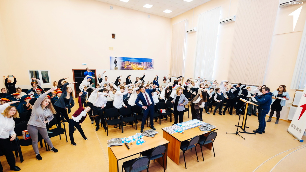    Более 4 тысяч нижневартовских школьников сделали зарядку с чемпионами