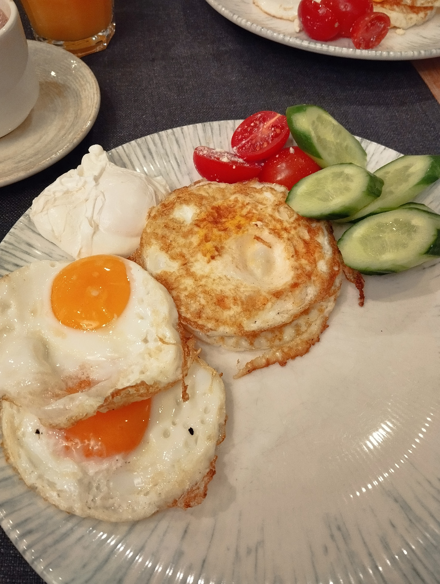 Мой стандартный завтрак в Турции. В хороших отелях яйца пашот, в просто хороших их нет, но это мелочь 