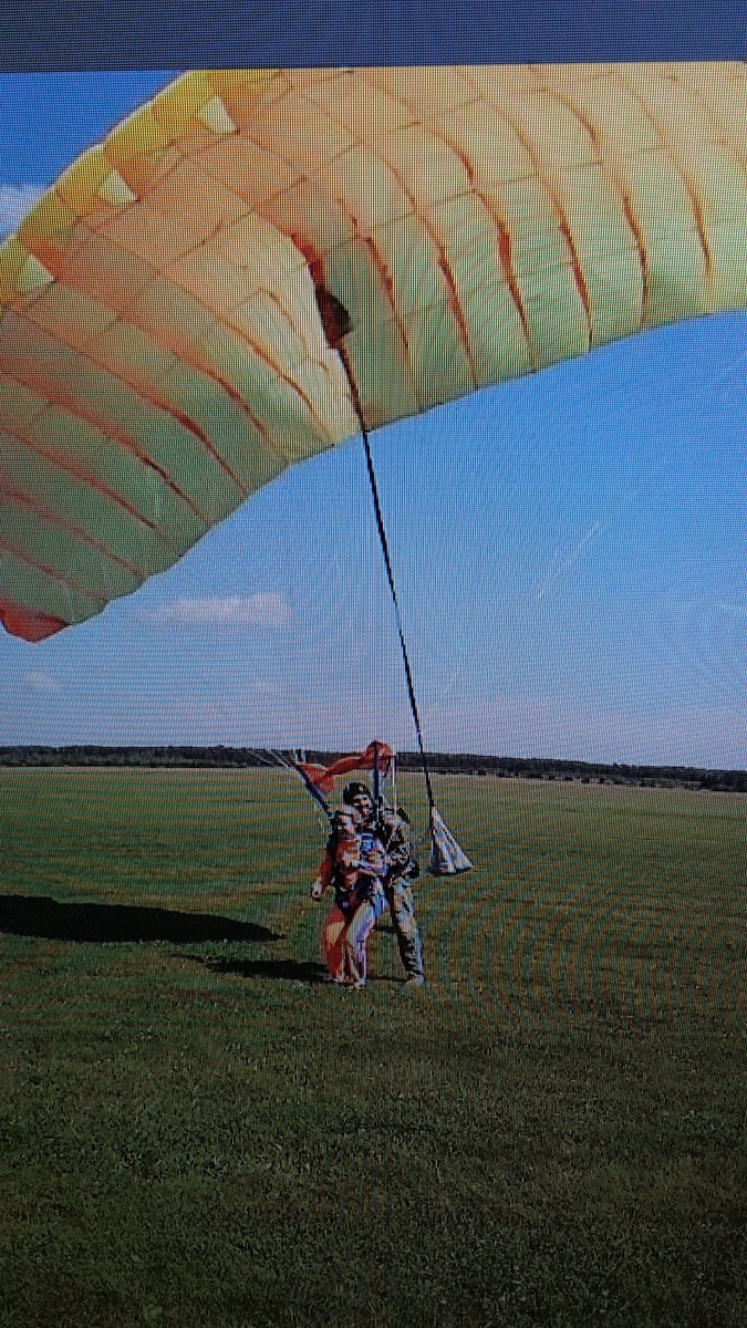 Момент счастливого приземления.
