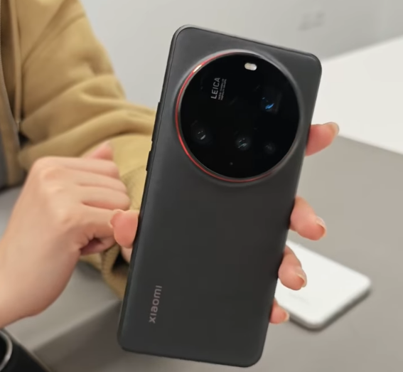    Xiaomi 15 Ultra показали «вживую» и протестировали его камеру