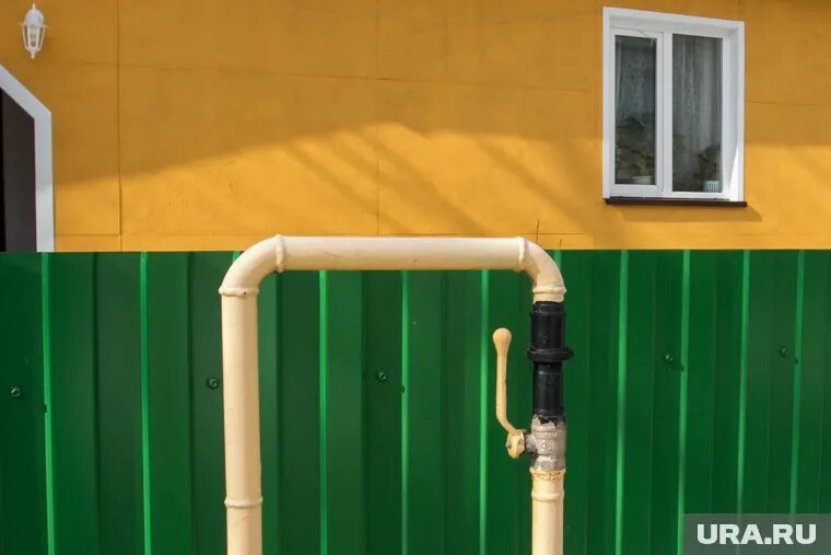 Жители по улице Избышева делают самовольные врезки в газовые сети. Фото: Игорь_Меркулов © URA.RU